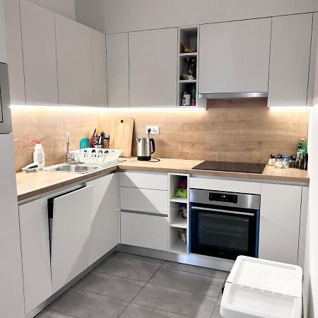New 2022 Family&Friends Downtown Ac 3Br 2Ba Free Parking Big Balcony Near Metro&Train Station Self Check-In Apt Budapest Kültér fotó