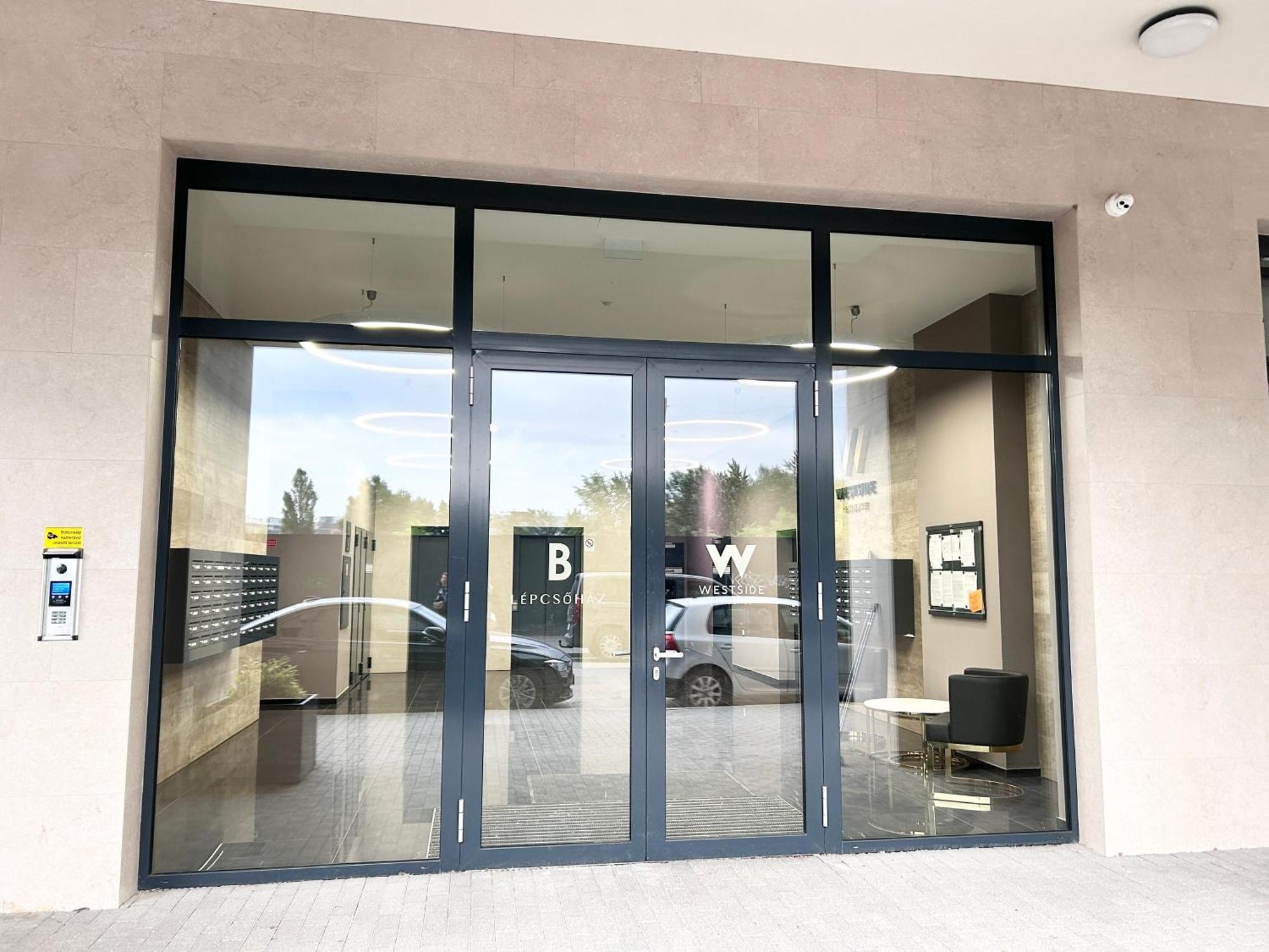 New 2022 Family&Friends Downtown Ac 3Br 2Ba Free Parking Big Balcony Near Metro&Train Station Self Check-In Apt Budapest Kültér fotó