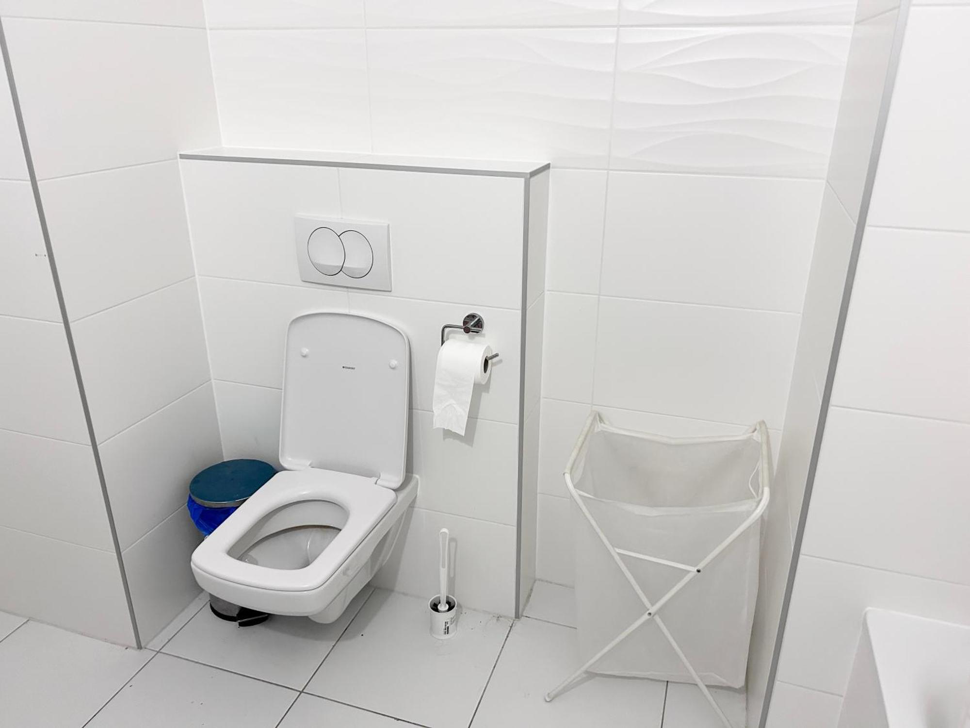 New 2022 Family&Friends Downtown Ac 3Br 2Ba Free Parking Big Balcony Near Metro&Train Station Self Check-In Apt Budapest Kültér fotó